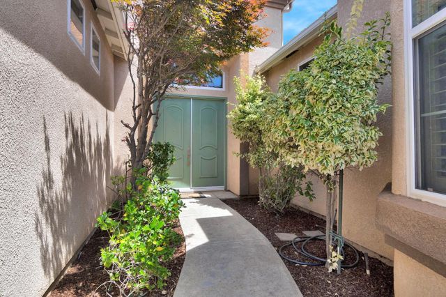 2934 E Salem Avenue, Fresno, CA 93720