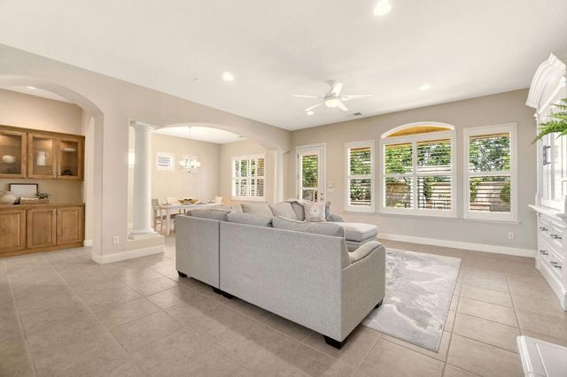 2934 E Salem Avenue, Fresno, CA 93720