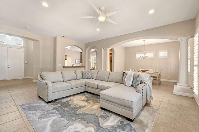 2934 E Salem Avenue, Fresno, CA 93720