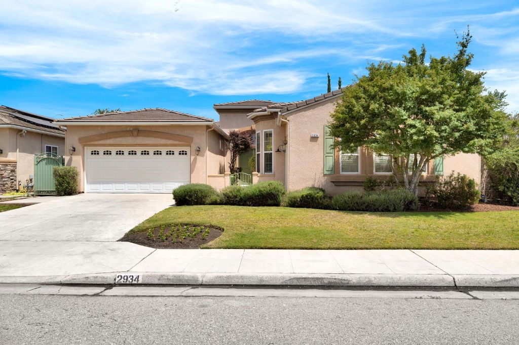 2934 E Salem Avenue, Fresno, CA 93720