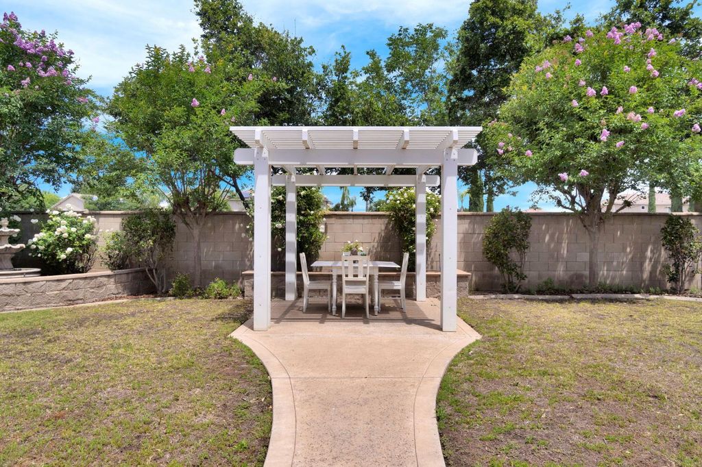 Image 41 of property listing at 2934 E Salem Avenue, Fresno, CA 93720