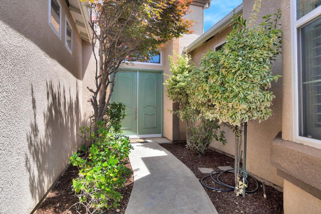 Image 5 of property listing at 2934 E Salem Avenue, Fresno, CA 93720