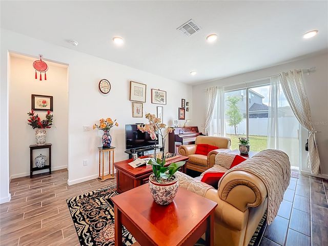 8560 COMPASS POINT AVENUE, Orlando, FL 32832