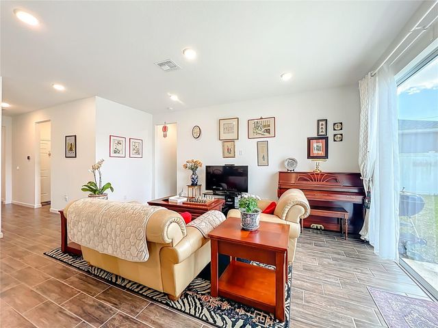 8560 COMPASS POINT AVENUE, Orlando, FL 32832