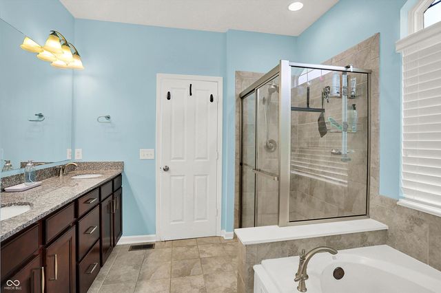 1266 Colinbrook Circle, Greenwood, IN 46143