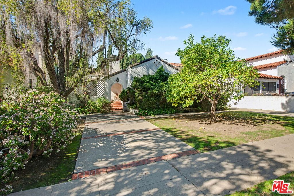 Image 1 of property listing at 2115 Holmby Ave, Los Angeles, CA 90025