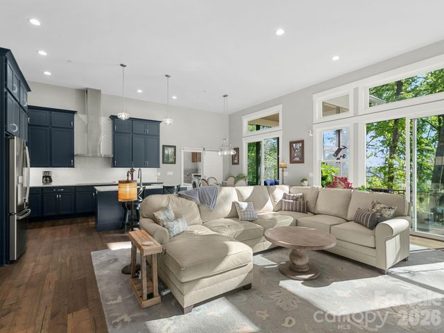 199 Garnet Way, Hendersonville, NC 28791