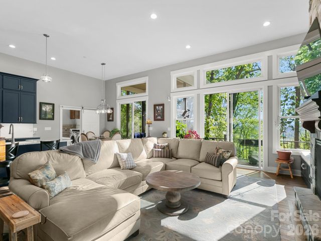199 Garnet Way, Hendersonville, NC 28791