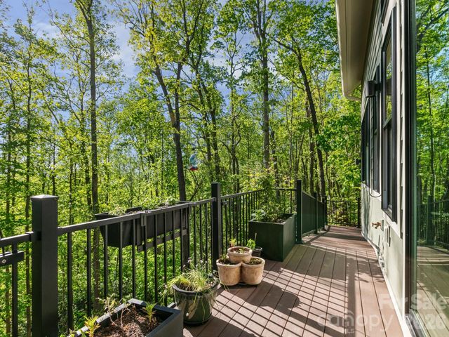 199 Garnet Way, Hendersonville, NC 28791