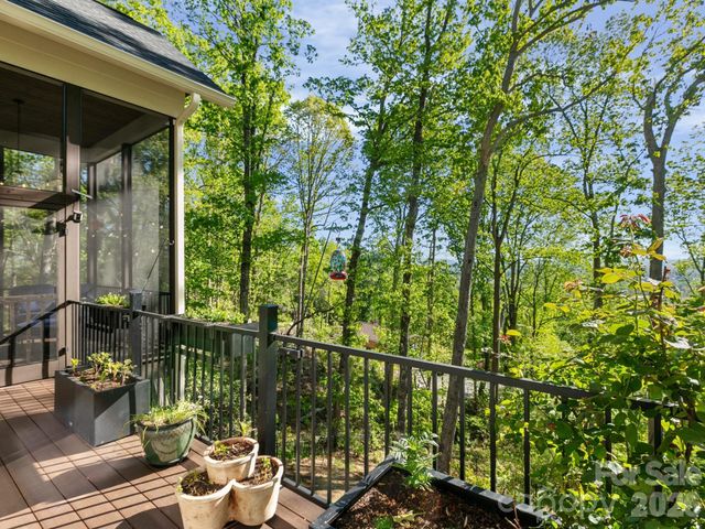 199 Garnet Way, Hendersonville, NC 28791