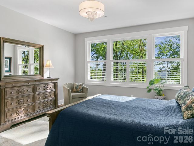 199 Garnet Way, Hendersonville, NC 28791