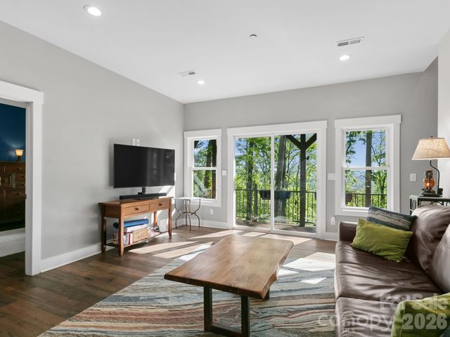 199 Garnet Way, Hendersonville, NC 28791