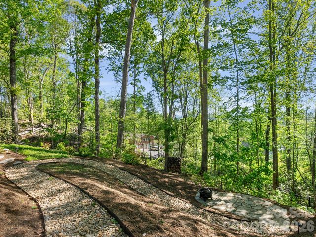 199 Garnet Way, Hendersonville, NC 28791