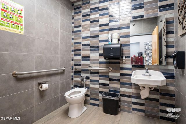 700 N COPIA Street, El Paso, TX 79903