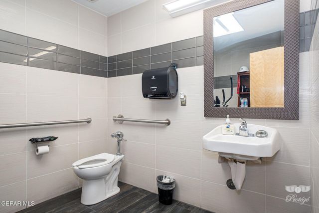 700 N COPIA Street, El Paso, TX 79903