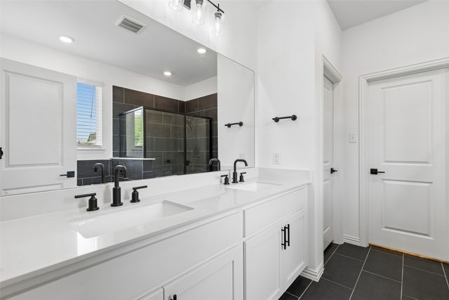 1512 Gentle Creek Lane, Fort Worth, TX 76052