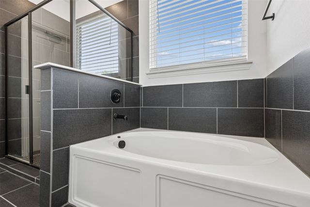 1512 Gentle Creek Lane, Fort Worth, TX 76052