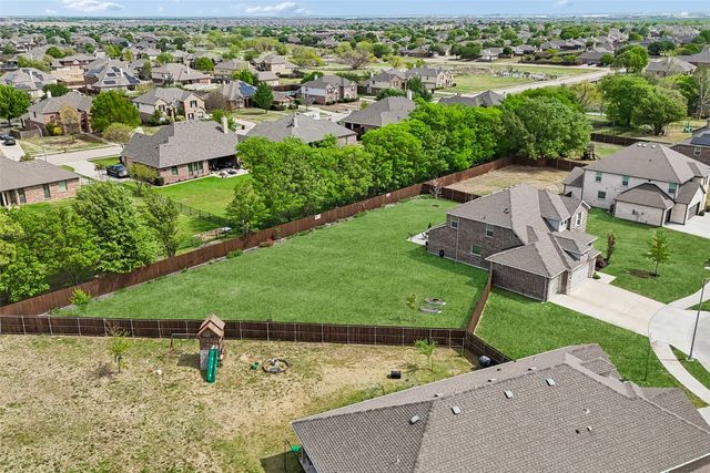 1512 Gentle Creek Lane, Fort Worth, TX 76052