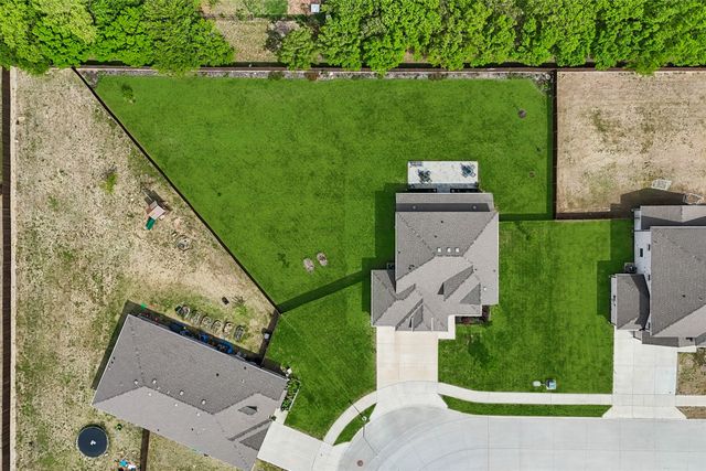 1512 Gentle Creek Lane, Fort Worth, TX 76052