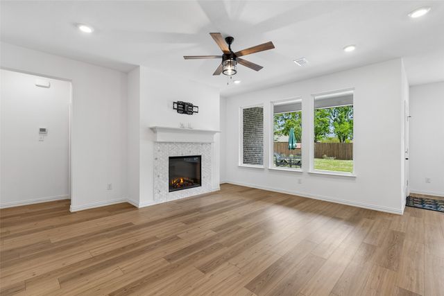 1512 Gentle Creek Lane, Fort Worth, TX 76052