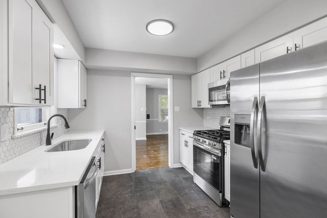 1006 E 163rd Street, South Holland, IL 60473