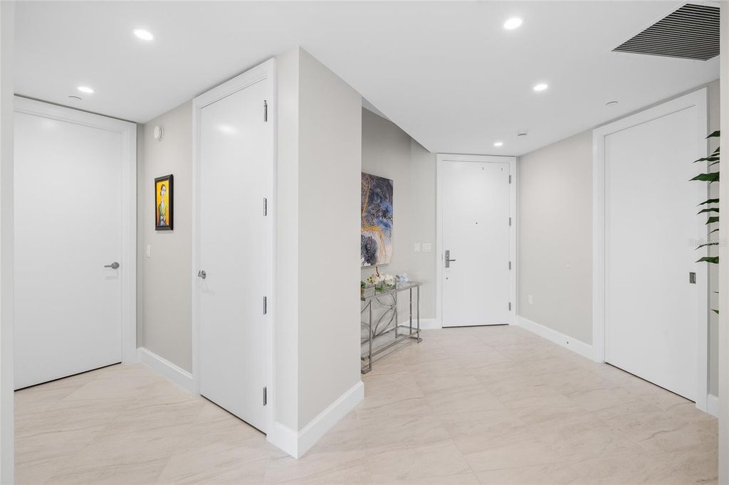 Image 11 of property listing at 3401 BAYSHORE BOULEVARD 503, Tampa, FL 33629