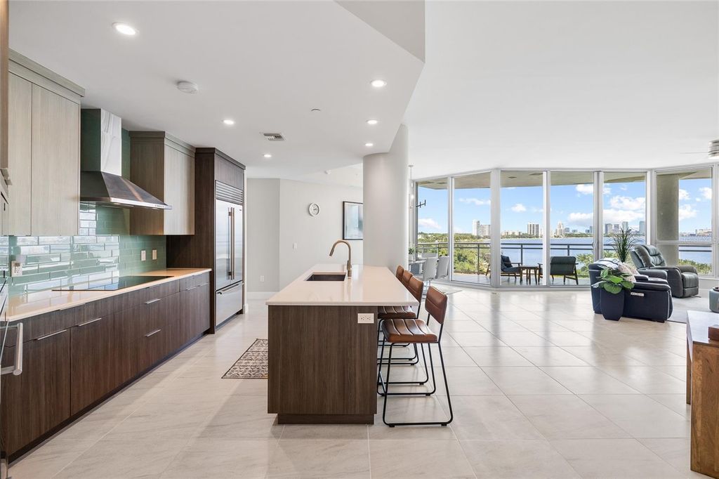 Image 3 of property listing at 3401 BAYSHORE BOULEVARD 503, Tampa, FL 33629