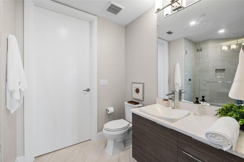Image 33 of property listing at 3401 BAYSHORE BOULEVARD 503, Tampa, FL 33629