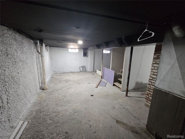 8040 Plainview Avenue, Detroit, MI 48228