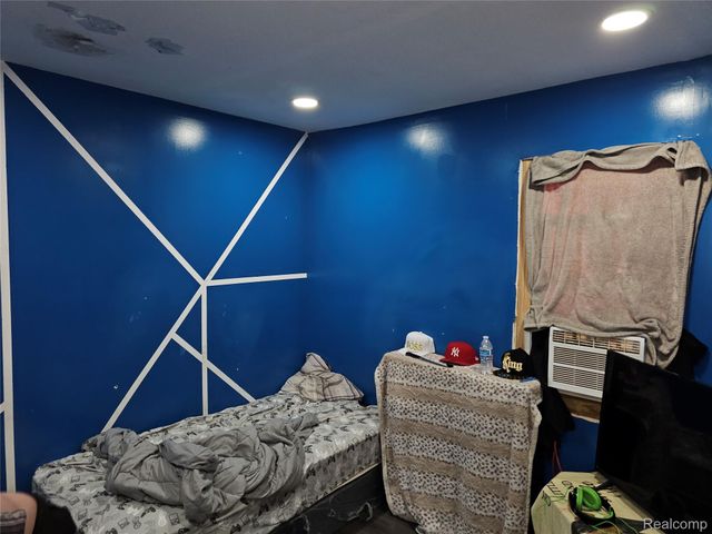 8040 Plainview Avenue, Detroit, MI 48228