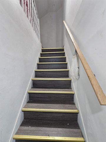 8040 Plainview Avenue, Detroit, MI 48228