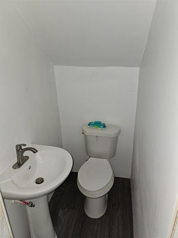 8040 Plainview Avenue, Detroit, MI 48228