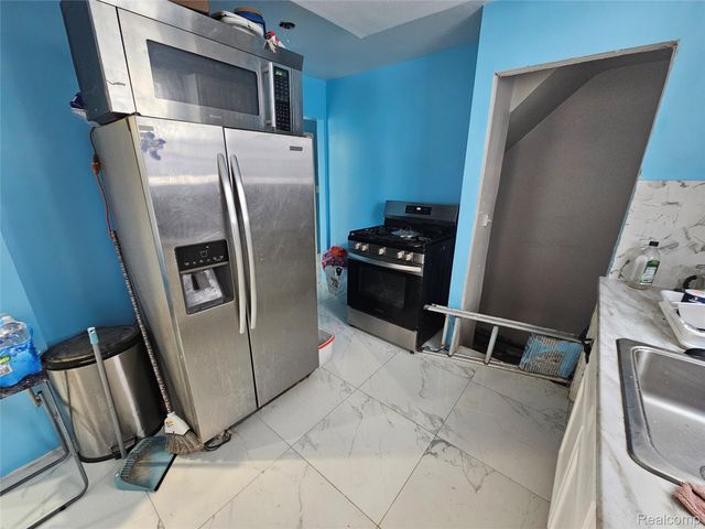 8040 Plainview Avenue, Detroit, MI 48228