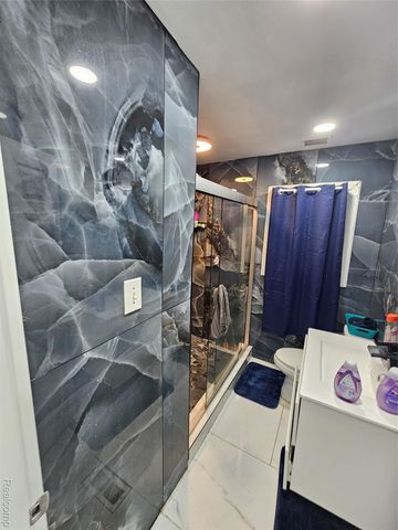 8040 Plainview Avenue, Detroit, MI 48228