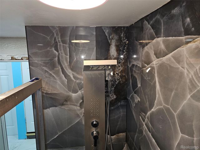 8040 Plainview Avenue, Detroit, MI 48228