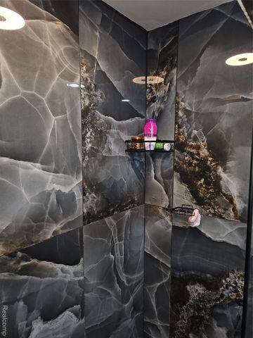 8040 Plainview Avenue, Detroit, MI 48228