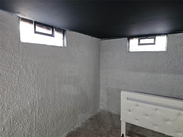 8040 Plainview Avenue, Detroit, MI 48228