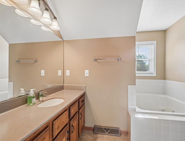 4103 Sally Drive NE, Cedar Rapids, IA 52402