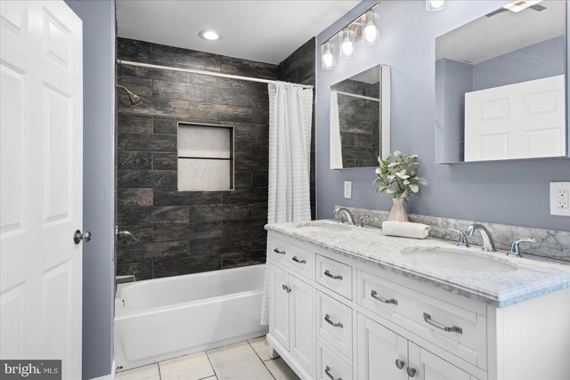 2715 WALDOR DR, Baltimore, MD 21234