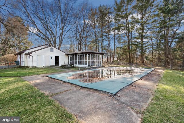 2715 WALDOR DR, Baltimore, MD 21234