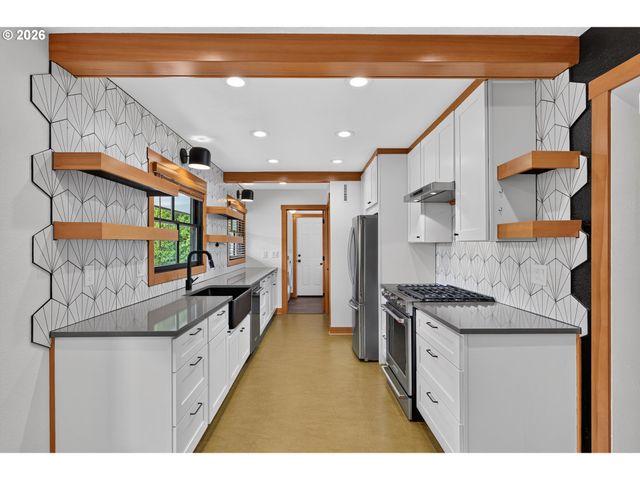 7021 Sw STEPHEN Ln, Portland, OR 97225