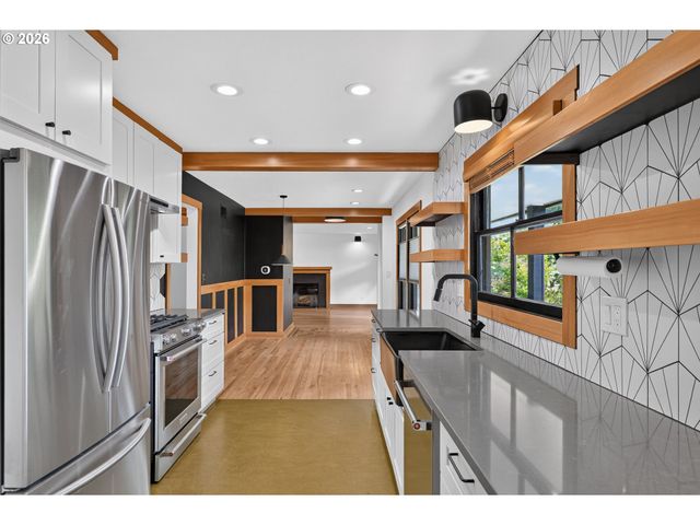 7021 Sw STEPHEN Ln, Portland, OR 97225