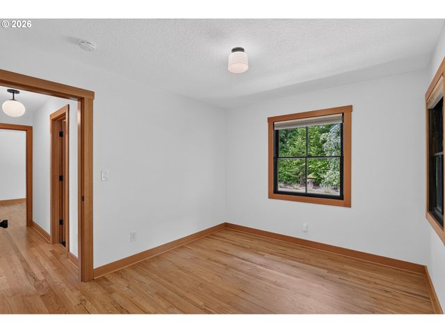 7021 Sw STEPHEN Ln, Portland, OR 97225