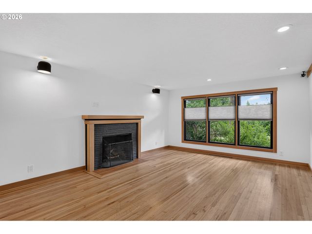 7021 Sw STEPHEN Ln, Portland, OR 97225