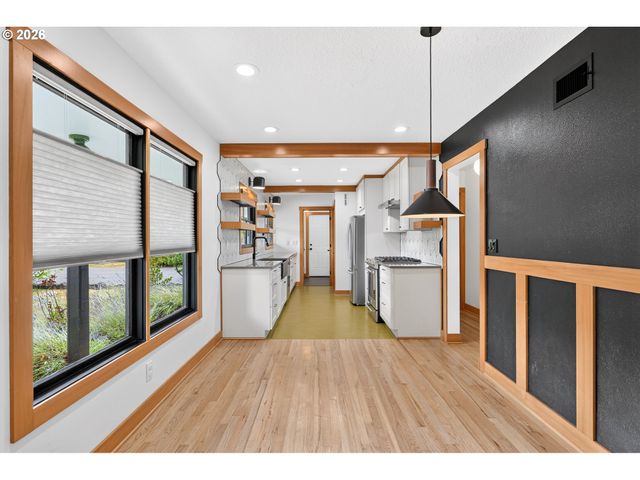 7021 Sw STEPHEN Ln, Portland, OR 97225