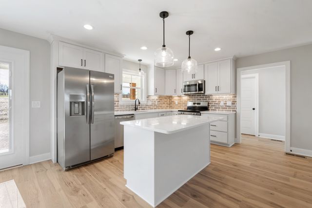 8184 Gideon Rd, Greenbrier, TN 37073