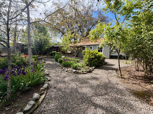 670 N 5th Street, Jacksonville, OR 97530