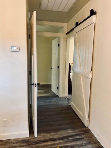 670 N 5th Street, Jacksonville, OR 97530