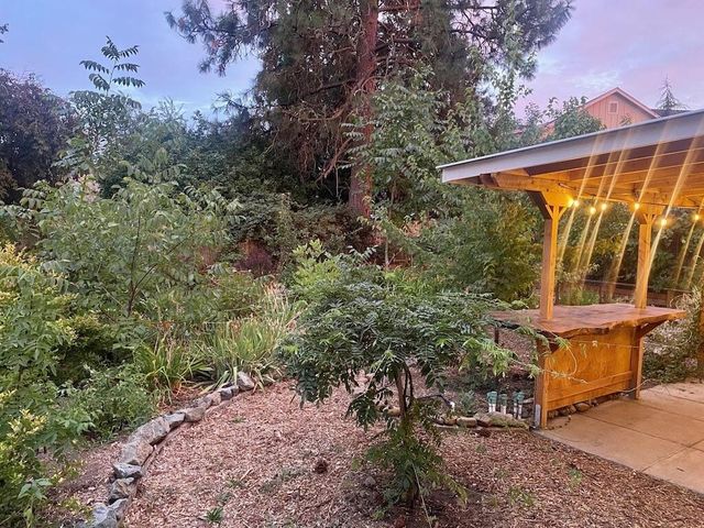 670 N 5th Street, Jacksonville, OR 97530