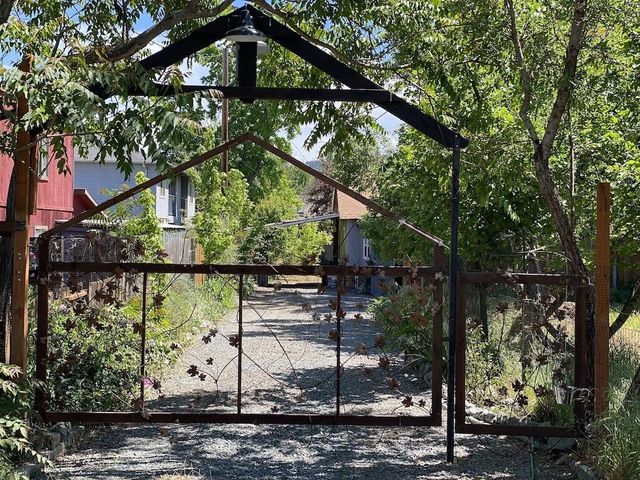 670 N 5th Street, Jacksonville, OR 97530